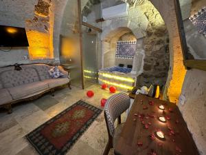 A seating area at Zuwinasa House Hotel