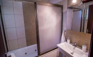 Zdjęcie z galerii obiektu EVaNTHE STONE VILLAS w mieście Pandokrátor +59 zdjęć