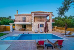 Zdjęcie z galerii obiektu EVaNTHE STONE VILLAS w mieście Pandokrátor