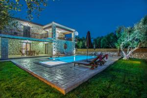 Zdjęcie z galerii obiektu EVaNTHE STONE VILLAS w mieście Pandokrátor