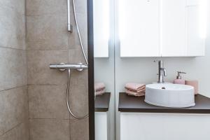 a bathroom with a shower and a sink at Luxe studio in Ostend