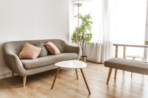 a living room with a couch and a table at Luxe studio in Ostend