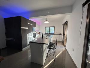 Kuchyň nebo kuchyňský kout v ubytování Ultra deluxe Villa