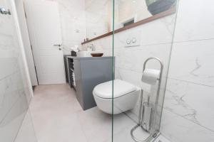 Kupaonica u objektu Sunset Beach Apartment