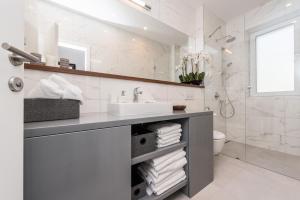 Kupaonica u objektu Sunset Beach Apartment