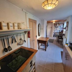 Gallery image of Glastonbury Hayloft close to winter starling murmurations in Glastonbury +19 photos