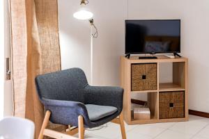TV a/nebo společenská místnost v ubytování Melvin Jones St. 2bedroom apartment