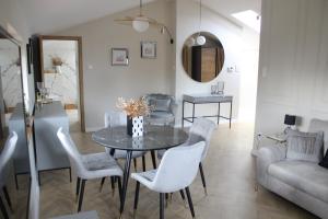 a dining room with a table and chairs at Apartament na Helskiej in Rewa