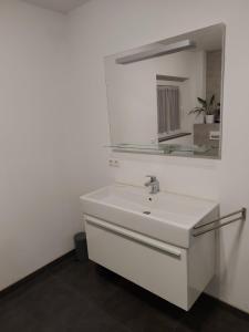 Fotografie z fotogalerie ubytování Lovely bedroom with single bed v destinaci Vichten