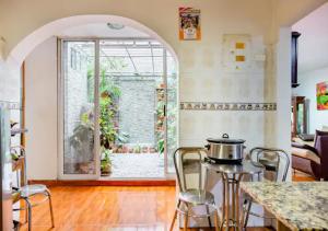Posezení v ubytování Noras Homestay Laureles