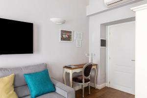 Televízia a/alebo spoločenská miestnosť v ubytovaní Spagna Art & Suites - CA Domus Collection