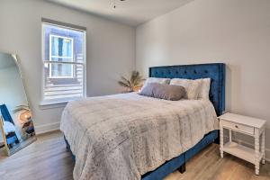 Voodi või voodid majutusasutuse Convenient Fayetteville Home - 3 Mi to Town! toas