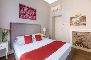 Posteľ alebo postele v izbe v ubytovaní Spagna Art & Suites - CA Domus Collection