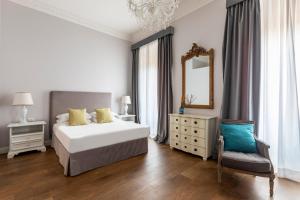 Posteľ alebo postele v izbe v ubytovaní Spagna Art & Suites - CA Domus Collection