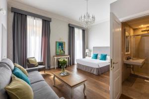 Posteľ alebo postele v izbe v ubytovaní Spagna Art & Suites - CA Domus Collection