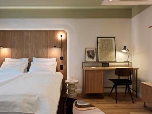 Un pat sau paturi într-o cameră la Hotel St. Josef