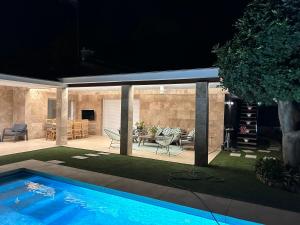 Bazén v ubytovaní CASA VACACIONAL MÁLAGA 14 Chalet alebo v jeho blízkosti