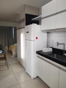 Η κουζίνα ή μικρή κουζίνα στο Beach Class Ilha do Leite 2606