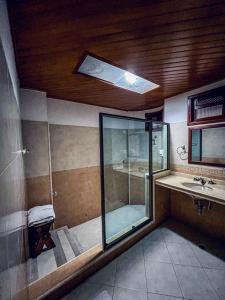 Un baño de Hotel Sunrise By Hype 37 fotos más