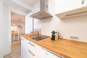 Kuchyň nebo kuchyňský kout v ubytování Apartamentos Alfaqueque A
