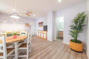 Postel nebo postele na pokoji v ubytování Apartamentos Alfaqueque A