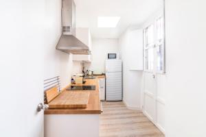 Kuchyň nebo kuchyňský kout v ubytování Apartamentos Alfaqueque A