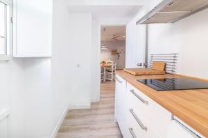 Kuchyň nebo kuchyňský kout v ubytování Apartamentos Alfaqueque A