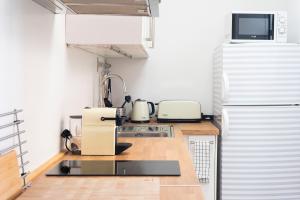 Kuchyň nebo kuchyňský kout v ubytování Apartamentos Alfaqueque A