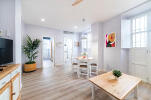 TV a/nebo společenská místnost v ubytování Apartamentos Alfaqueque A