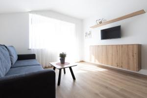 Μια τηλεόραση ή/και κέντρο ψυχαγωγίας στο Kleon 4