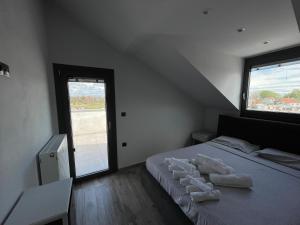 Postel nebo postele na pokoji v ubytování Breathtaking View design apartment