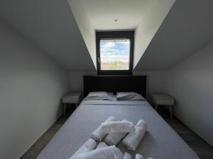 Postel nebo postele na pokoji v ubytování Breathtaking View design apartment