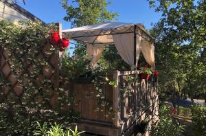 a wooden fence with an umbrella and flowers at Camping de Parpaillon in Roquebrune-sur-Argens