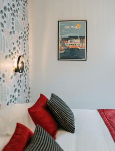 Postel nebo postele na pokoji v ubytování Hôtel Les Agapanthes-Logis Hôtel