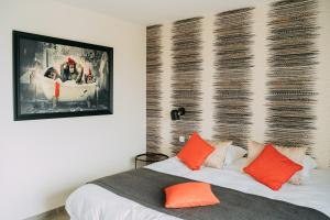 Postel nebo postele na pokoji v ubytování Hôtel Les Agapanthes-Logis Hôtel