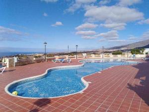Bazén v ubytovaní Apartamento Vista Atlántico alebo v jeho blízkosti