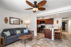 a living room with a couch and a kitchen at Casa De Emdeko 104 in Kailua-Kona