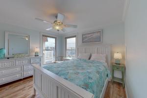 a bedroom with a bed and a ceiling fan at Aronimink Vista 9C in Ocean City