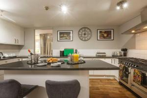 Köök või kööginurk majutusasutuses NEW The Green House B&B Cromer Sleeps 20 Hot Tub +24 fotot