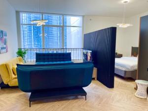 Ένα ή περισσότερα κρεβάτια σε δωμάτιο στο Lovely Private Contemporary Residential Apartment - 201 +19 φωτογραφίες