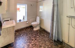 Vannituba majutusasutuses 2 Bedroom Amazing Home In Gislaved
