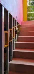 a set of stairs with pink and yellow walls at Céntrico y Encantador Apartamento Angielin in Valladolid