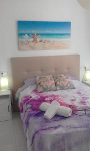 Posteľ alebo postele v izbe v ubytovaní Apartament Naranja con piscina urb El Paraiso + 37 fotografií