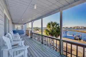 Gallery image of 704 Tradewinds Drive in North Topsail Beach