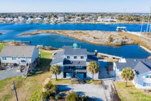 Gallery image of 704 Tradewinds Drive in North Topsail Beach +23 photos