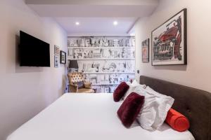 Postel nebo postele na pokoji v ubytování DownTown Boutique House - CA Domus Collection