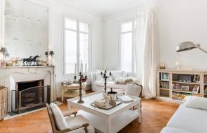 Posedenie v ubytovaní Magnifique appartement avec cheminée sur la plage
