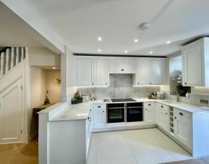 Gallery image of Heather Mere Cottage, Bowness-on-Windermere in Bowness-on-Windermere +22 photos
