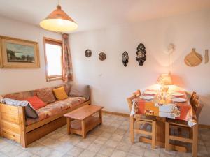 a living room with a couch and a table at Appartement Aussois, 2 pièces, 4 personnes - FR-1-508-148 in Aussois
