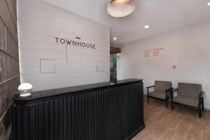CharbaghSuper Townhouse Function Inn Near Chaudhary Charan Singh International Airport的相册照片